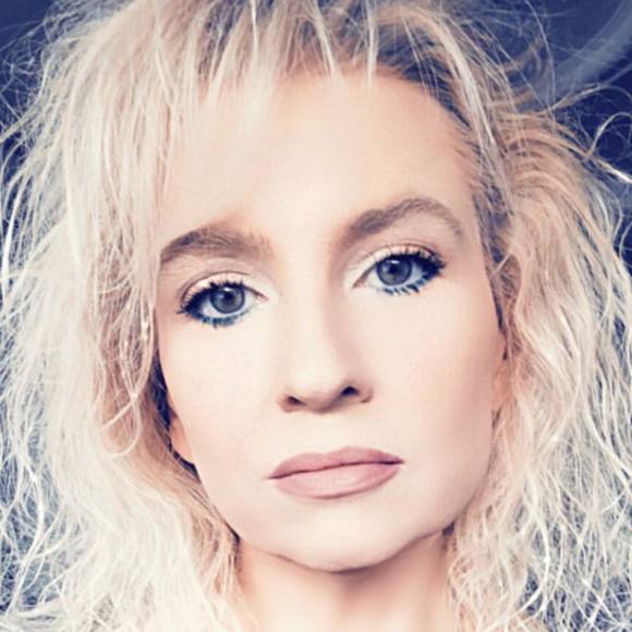 Meet your Posher, Hilary - Picture 1 of 1